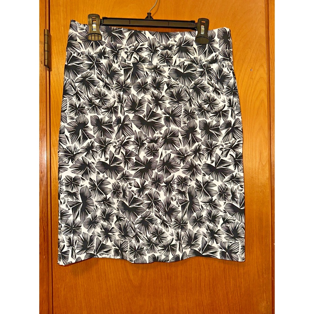 Margaret M Black and White‎ Floral Pencil Skirt Size M Casual Fun Lightweight
